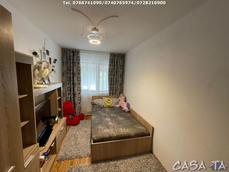 Apartament 3 Camere, Etaj 4, Strada Mioritei