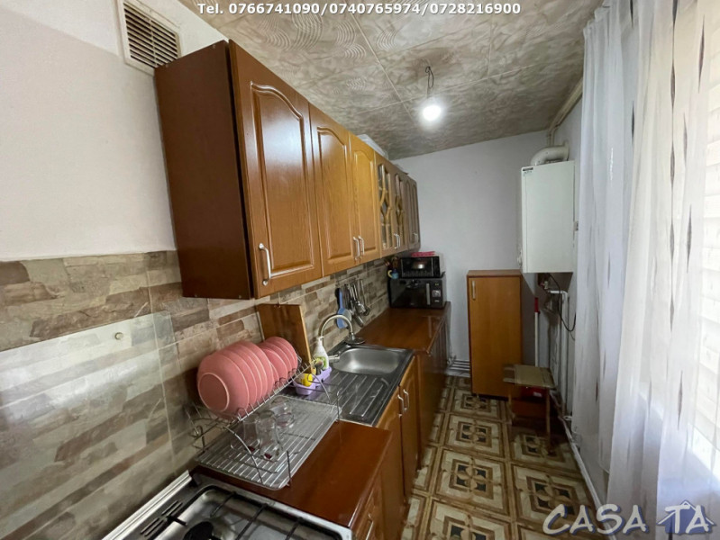 Apartament 3 Camere, Etaj 4, Strada Mioritei