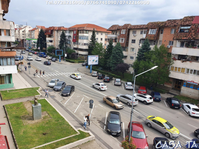 Apartament 3 camere, situat în Târgu Jiu, Str. Victoriei (Central)