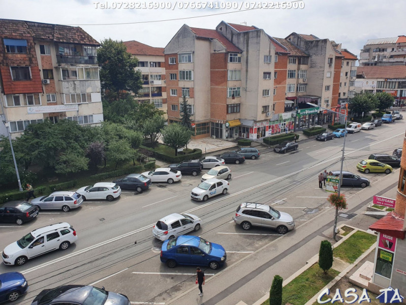 Apartament 3 camere, situat în Târgu Jiu, Str. Victoriei (Central)