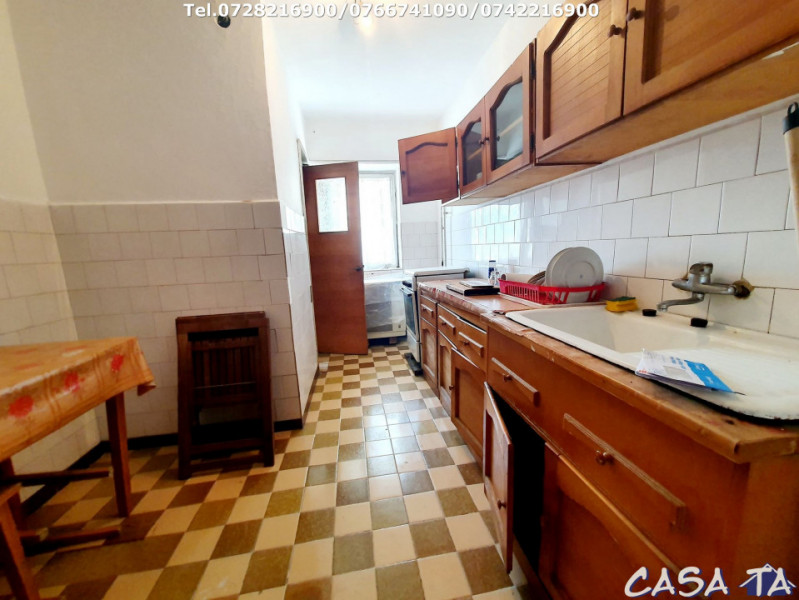 Apartament 3 camere, situat în Târgu Jiu, Str.Nicolae Titulescu