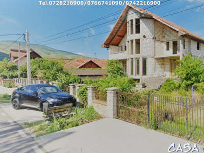 Casa D+P+1+M, situata în Runcu