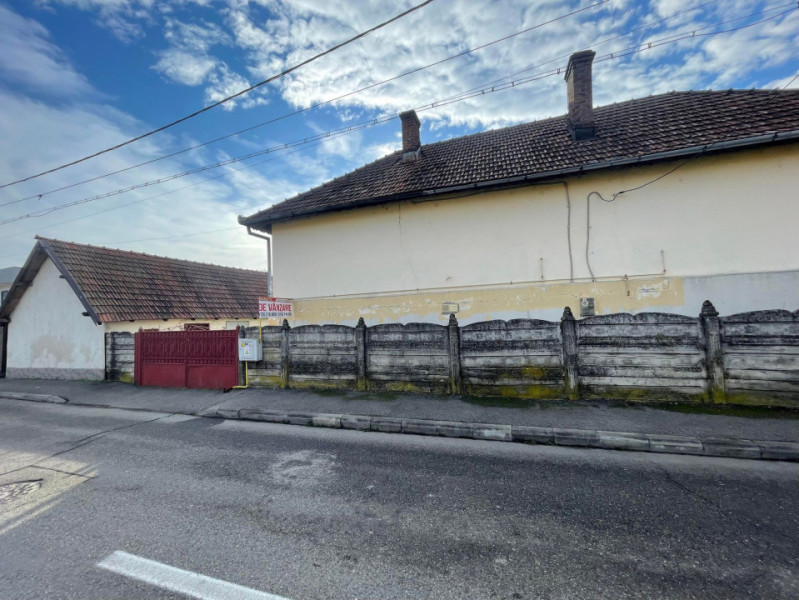 Casa 5 Camere, P+1 si Anexe, Strada Livezi