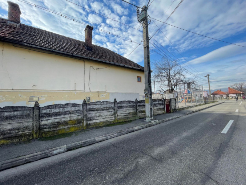 Casa 5 Camere, P+1 si Anexe, Strada Livezi