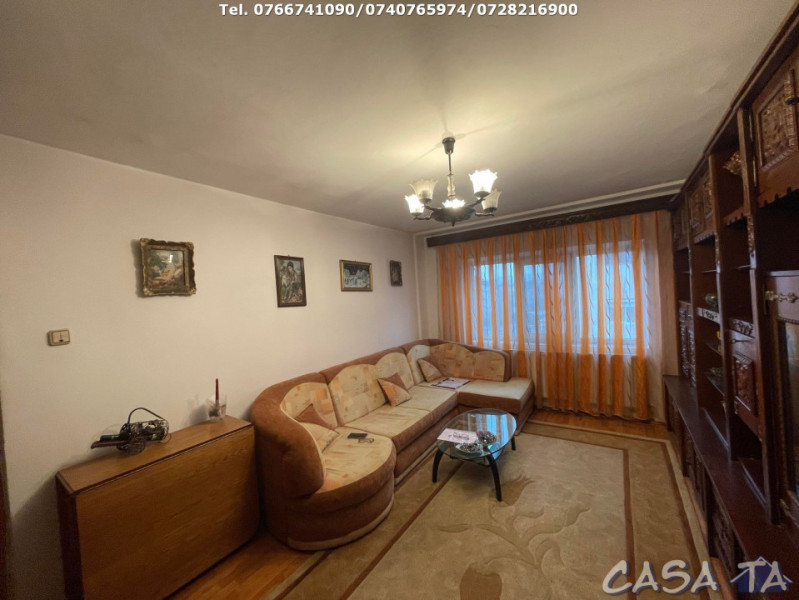 Apartament 3 Camere, Etaj 4(cu acoperis), Strada Alexandru Ioan Cuza