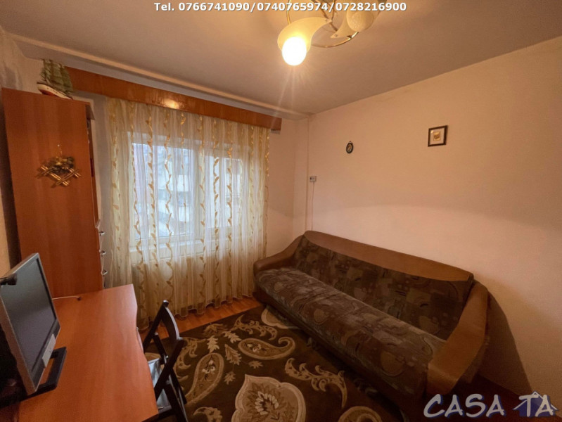 Apartament 3 Camere, Etaj 4(cu acoperis), Strada Alexandru Ioan Cuza