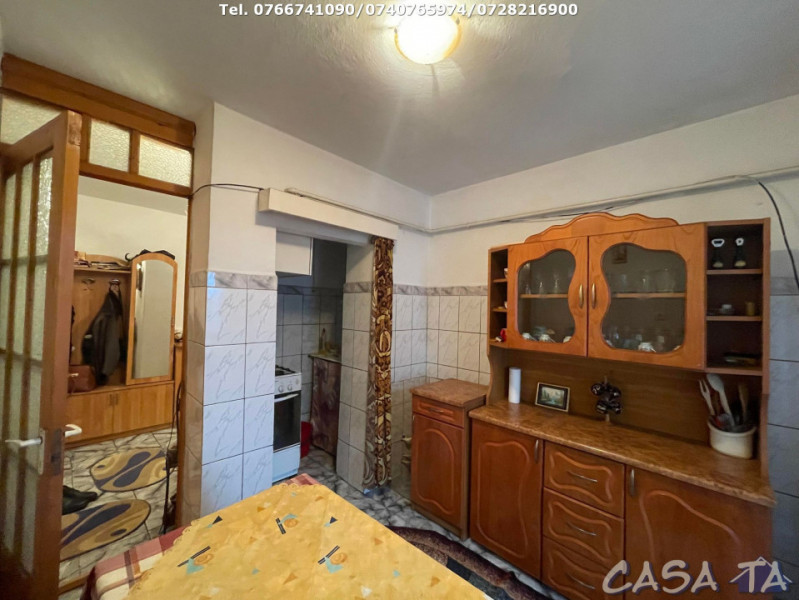 Apartament 3 Camere, Etaj 4(cu acoperis), Strada Alexandru Ioan Cuza