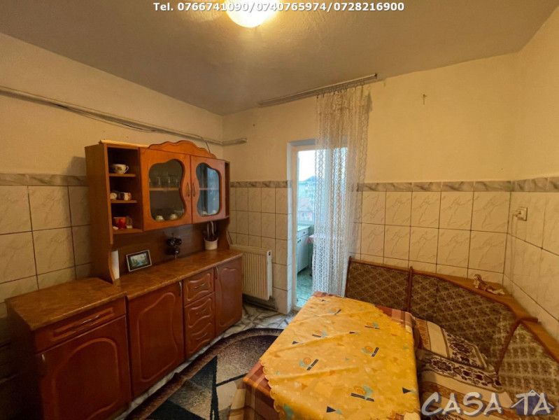 Apartament 3 Camere, Etaj 4(cu acoperis), Strada Alexandru Ioan Cuza