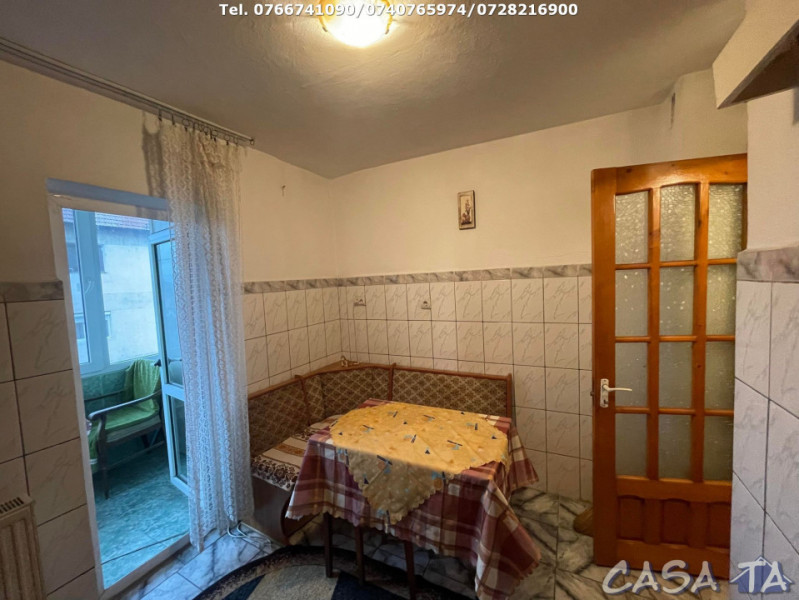 Apartament 3 Camere, Etaj 4(cu acoperis), Strada Alexandru Ioan Cuza