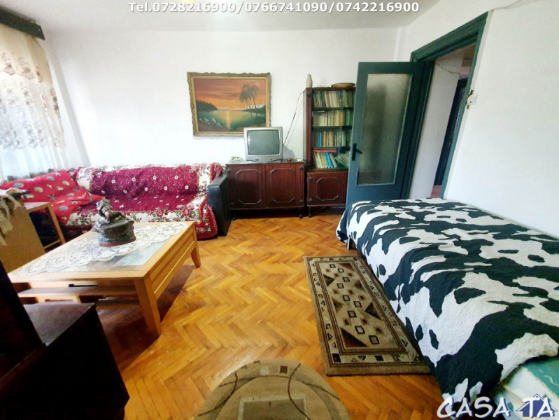 Închiriere apartament 4 camere, Etaj 1, Central
