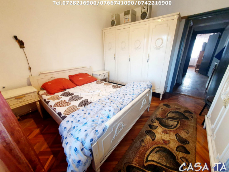 Închiriere apartament 4 camere, Etaj 1, Central