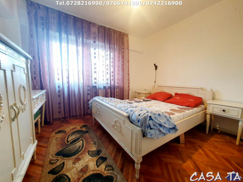 Închiriere apartament 4 camere, Etaj 1, Central