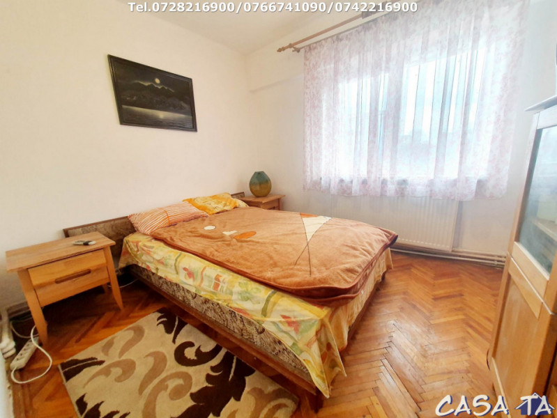 Închiriere apartament 4 camere, Etaj 1, Central