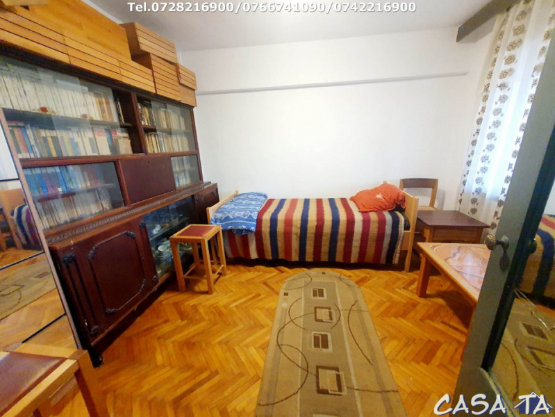 Închiriere apartament 4 camere, Etaj 1, Central