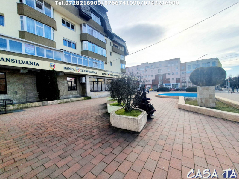 Închiriere apartament 4 camere, Etaj 1, Central