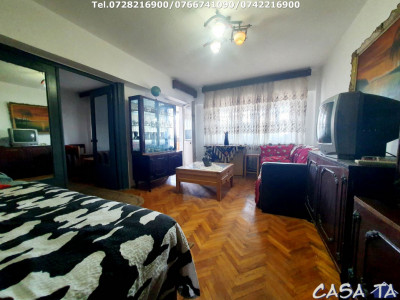 Închiriere apartament 4 camere, Etaj 1, Central