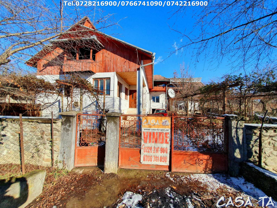 Casa situata în Francesti - Pestisani