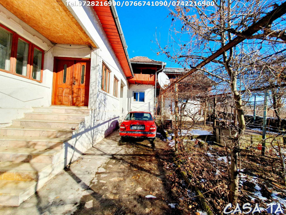 Casa situata în Francesti - Pestisani