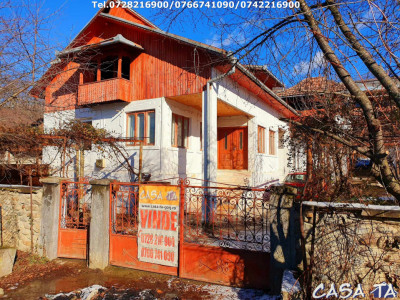 Casa situata în Francesti - Pestisani