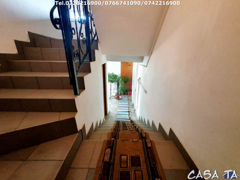 Închiriere apartament 4 camere ,situat în Târgu Jiu, Str Grivitei (Central)