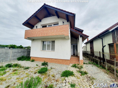 Casa P+M, situata în Turcinesti