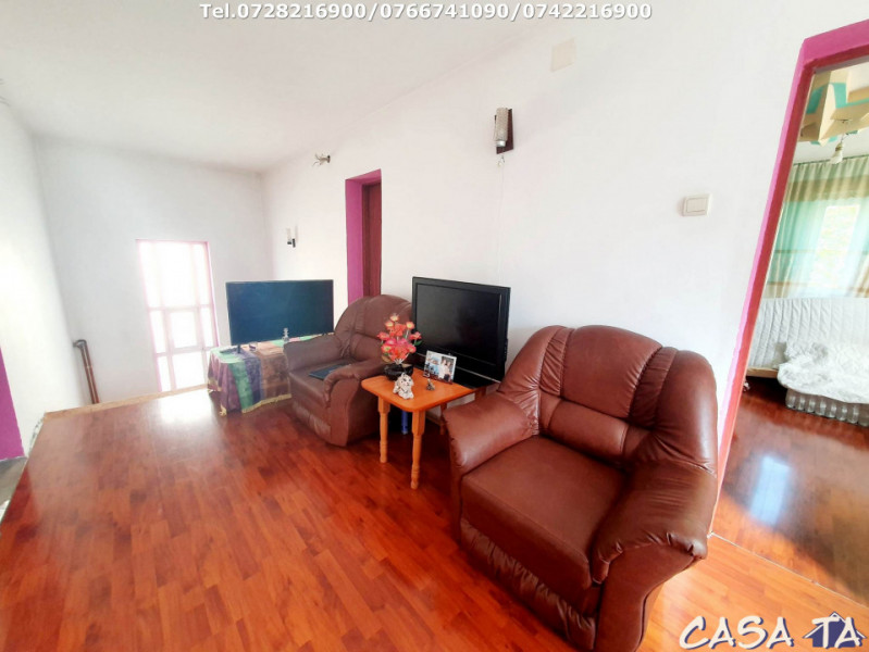 Vila de vanzare (D+P+1+M),Str.Trandafirilor