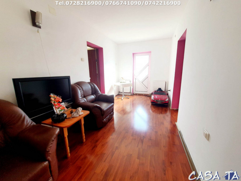 Vila de vanzare (D+P+1+M),Str.Trandafirilor