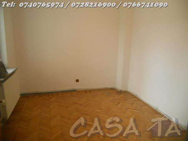 Apartament 3 camere, situat în Târgu Jiu, Str Victoriei