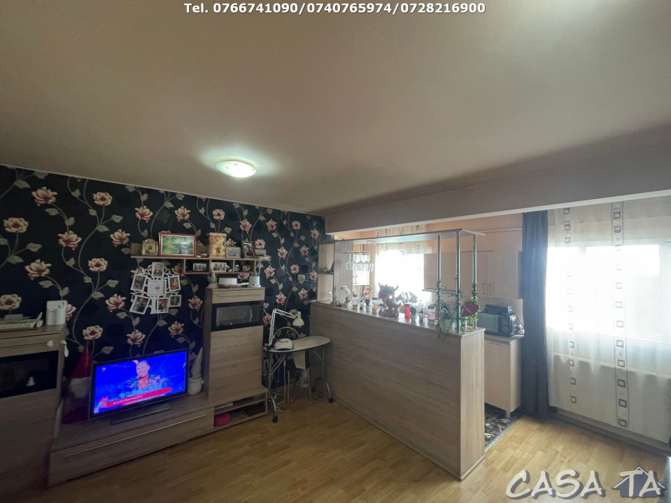 Apartament 3 Camere, Etaj 5, Strada 9 Mai - Zona Mall