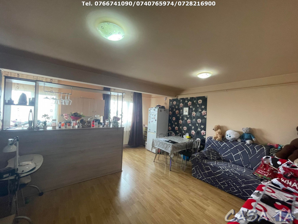 Apartament 3 Camere, Etaj 5, Strada 9 Mai - Zona Mall