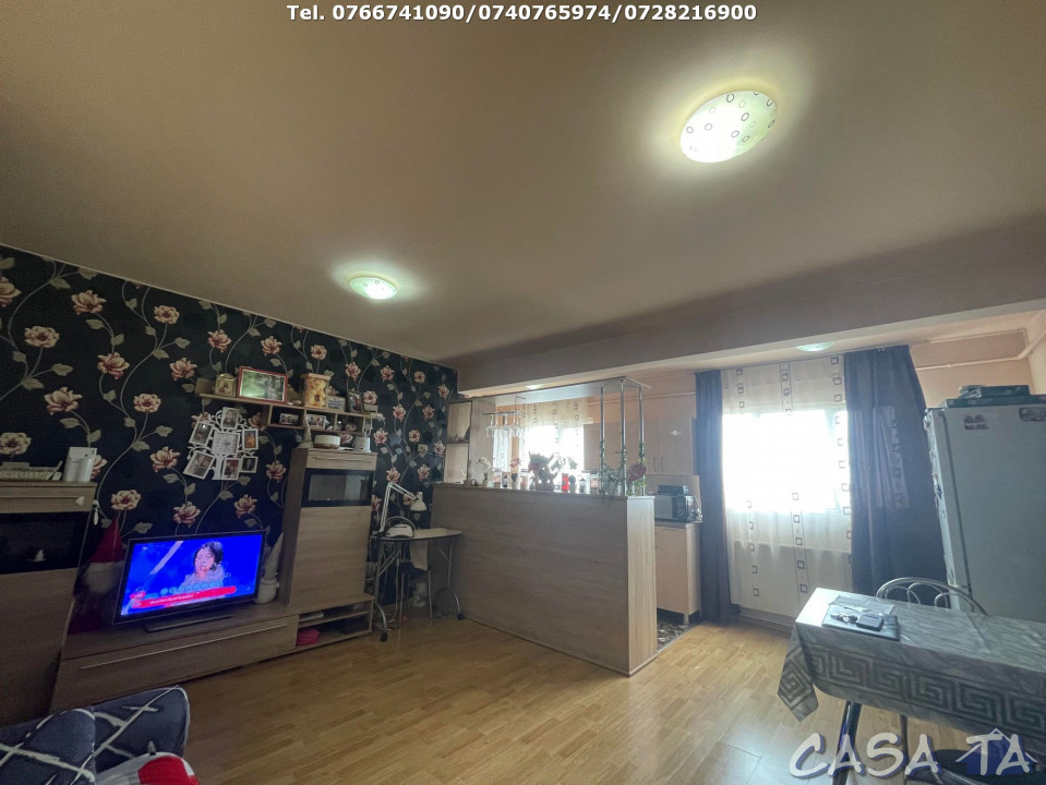 Apartament 3 Camere, Etaj 5, Strada 9 Mai - Zona Mall