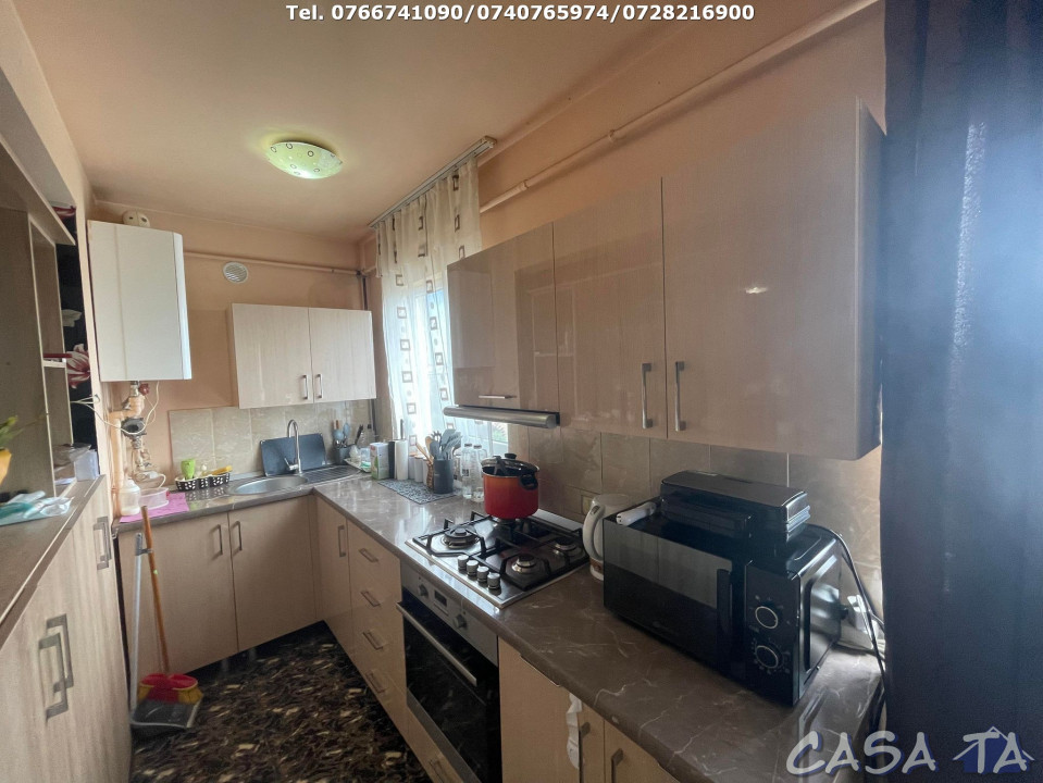 Apartament 3 Camere, Etaj 5, Strada 9 Mai - Zona Mall