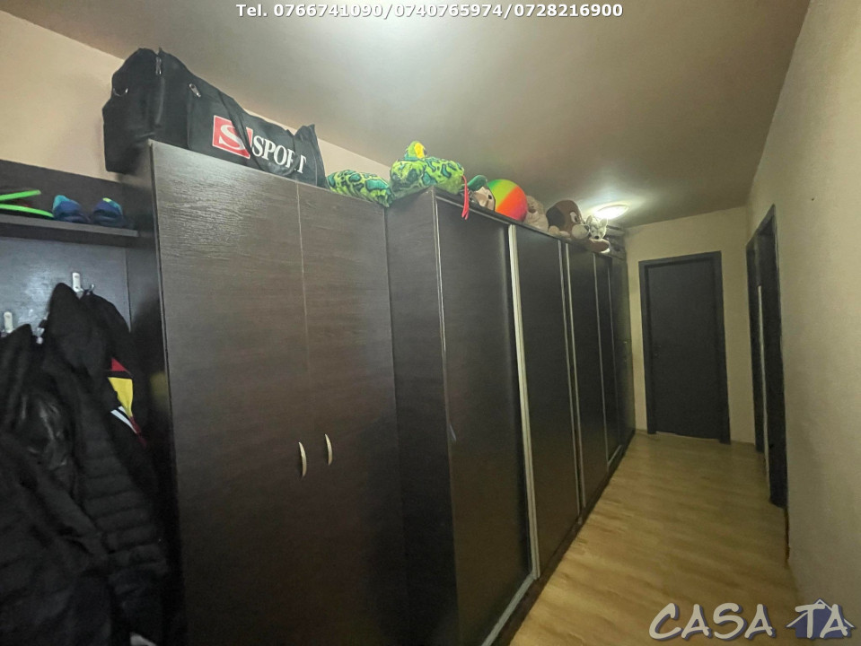 Apartament 3 Camere, Etaj 5, Strada 9 Mai - Zona Mall