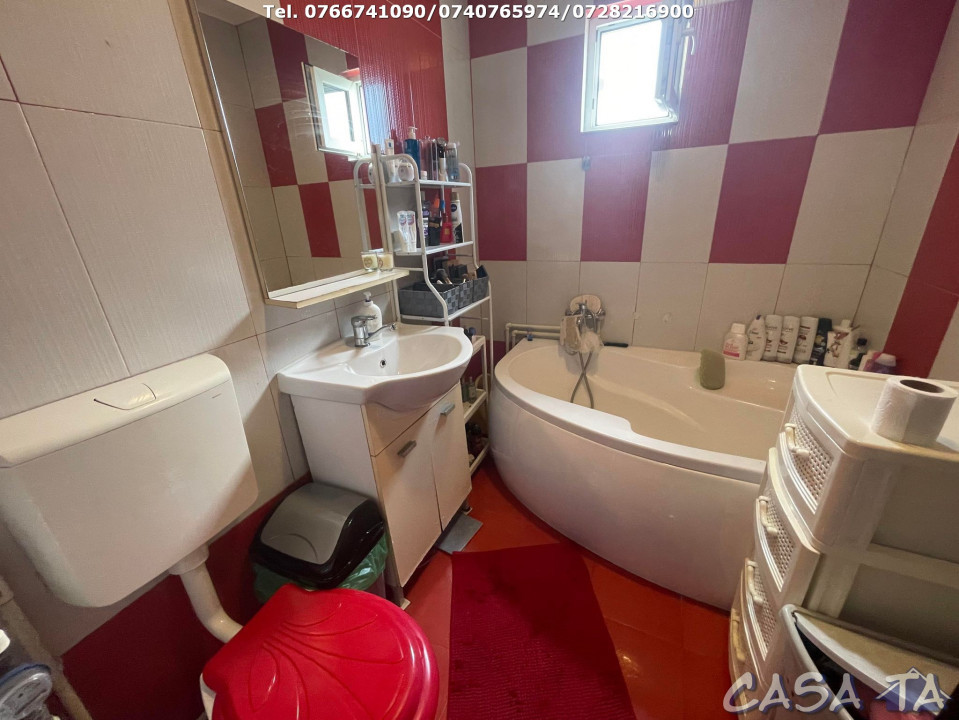 Apartament 3 Camere, Etaj 5, Strada 9 Mai - Zona Mall