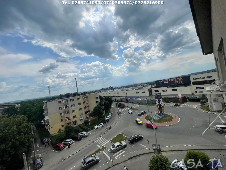 Apartament 3 Camere, Etaj 5, Strada 9 Mai - Zona Mall