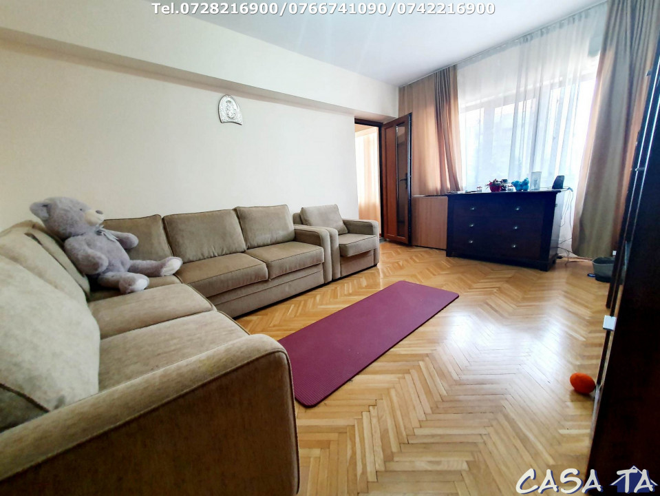 Închiriere apartament 4 camere , Str Traian