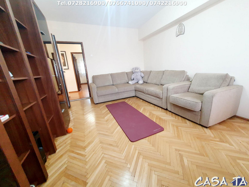 Închiriere apartament 4 camere , Str Traian