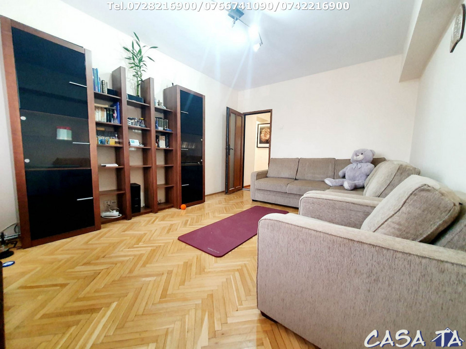 Închiriere apartament 4 camere , Str Traian