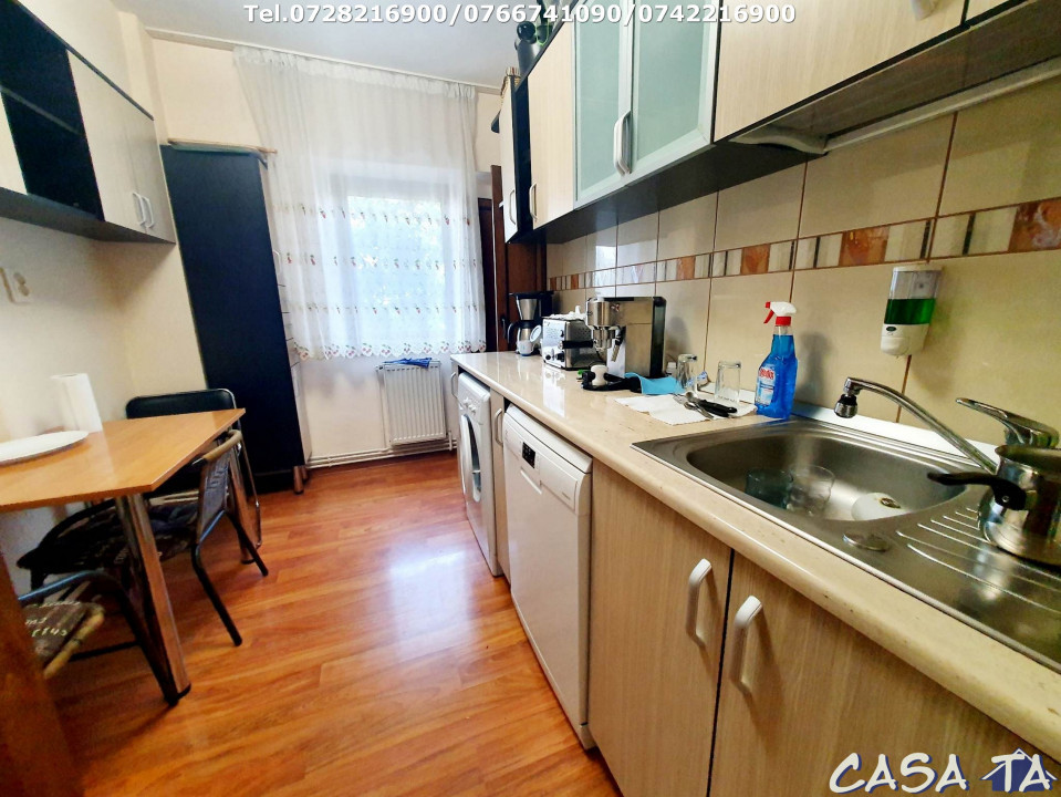 Închiriere apartament 4 camere , Str Traian