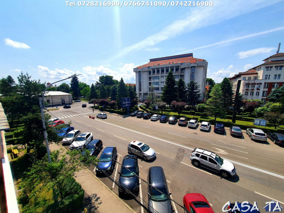 Închiriere apartament 4 camere , Str Traian