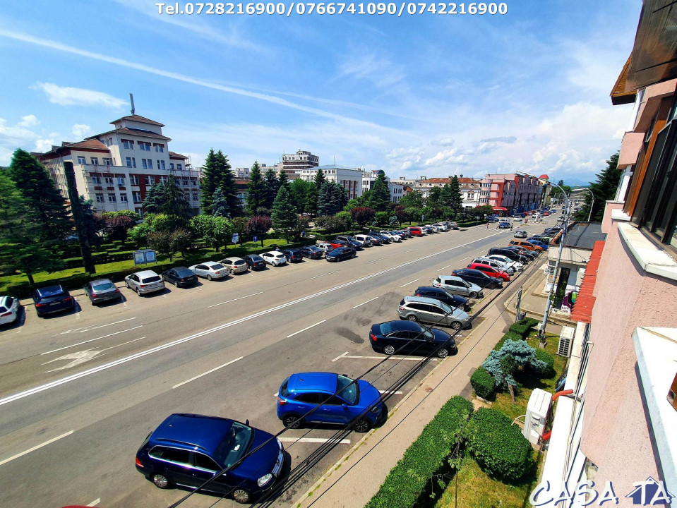 Închiriere apartament 4 camere , Str Traian