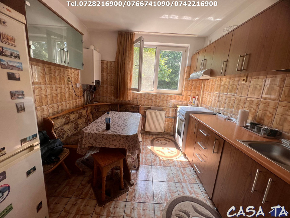 Apartament 3 camere, situat în Târgu Jiu, Aleea Garofitei