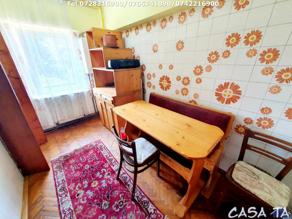 Închiriere apartament 3 camere , Strada Victoriei (Central)