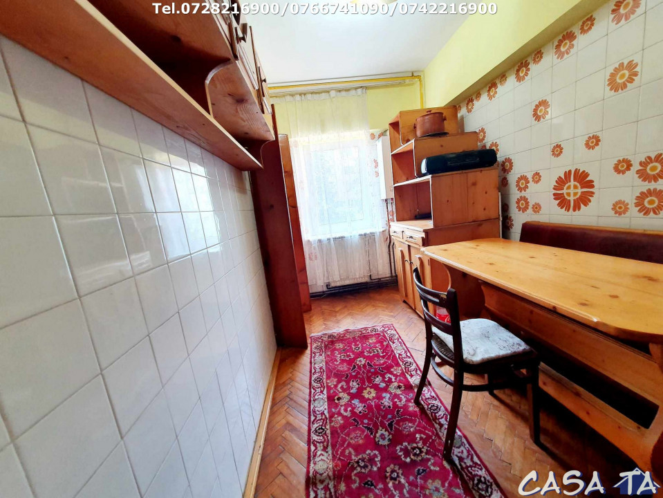 Închiriere apartament 3 camere , Strada Victoriei (Central)
