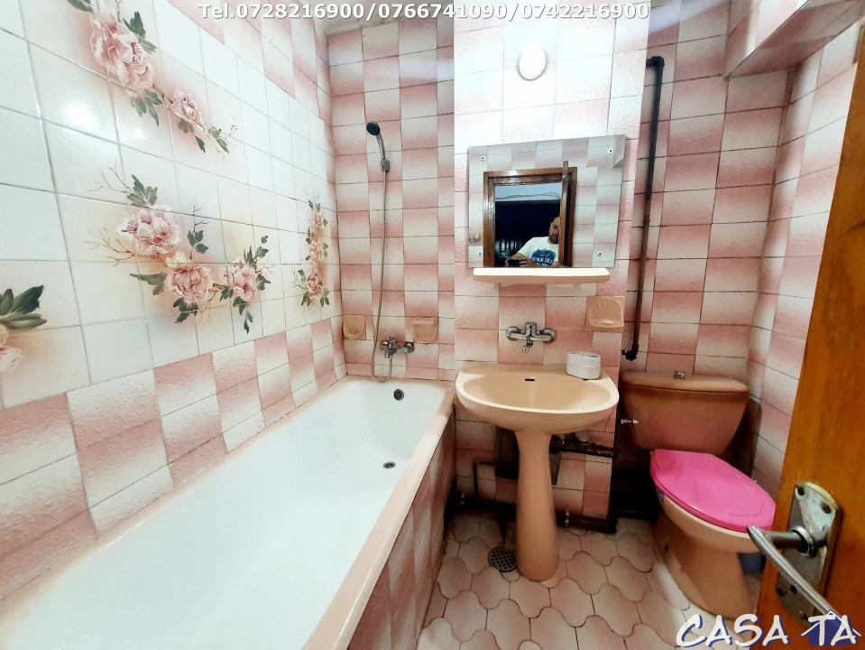 Închiriere apartament 3 camere , Strada Victoriei (Central)