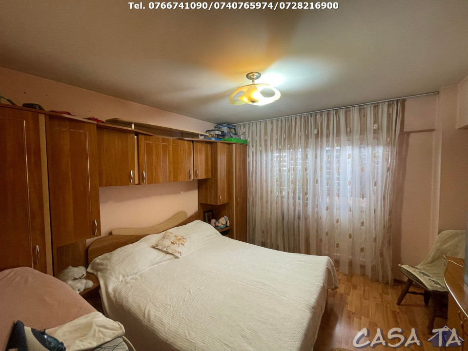 Apartament 4 Camere, Etaj 2, Strada 9 Mai - Zona Mall