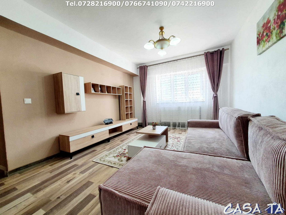Apartament 4 camere, situat în Târgu Jiu, Str Traian (Zona Centrala)