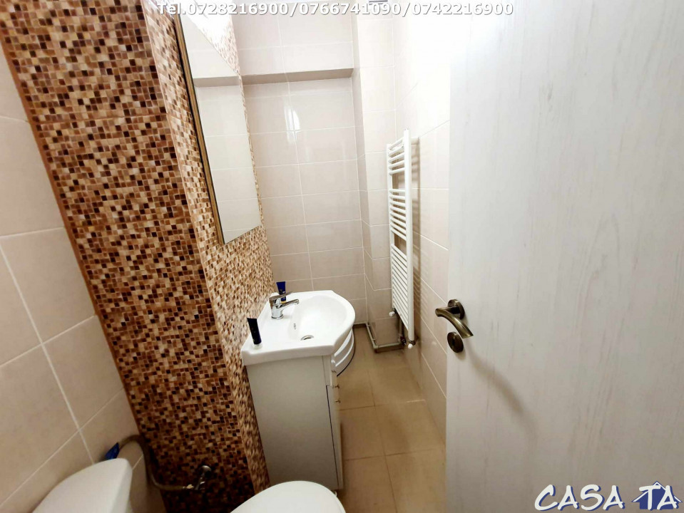 Apartament 4 camere, situat în Târgu Jiu, Str Traian (Zona Centrala)