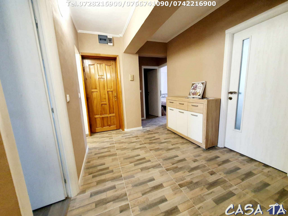 Apartament 4 camere, situat în Târgu Jiu, Str Traian (Zona Centrala)