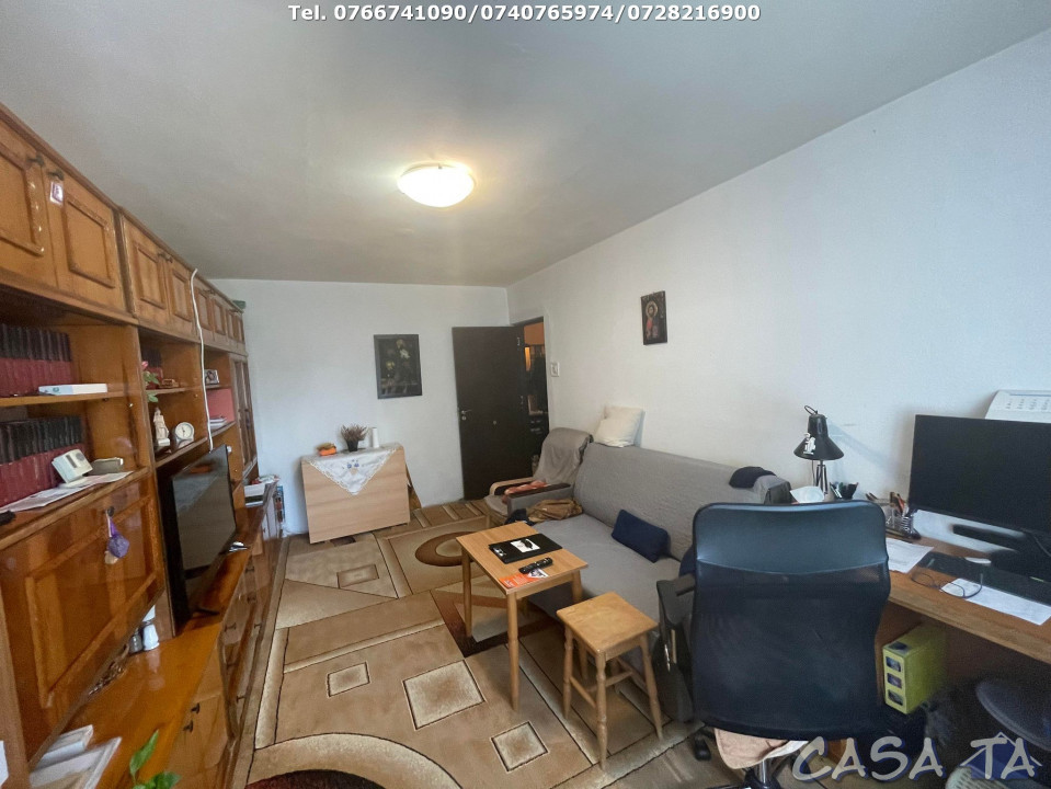 Apartament 3 Camere, Etaj 2, Strada 9 Mai - Zona Mall